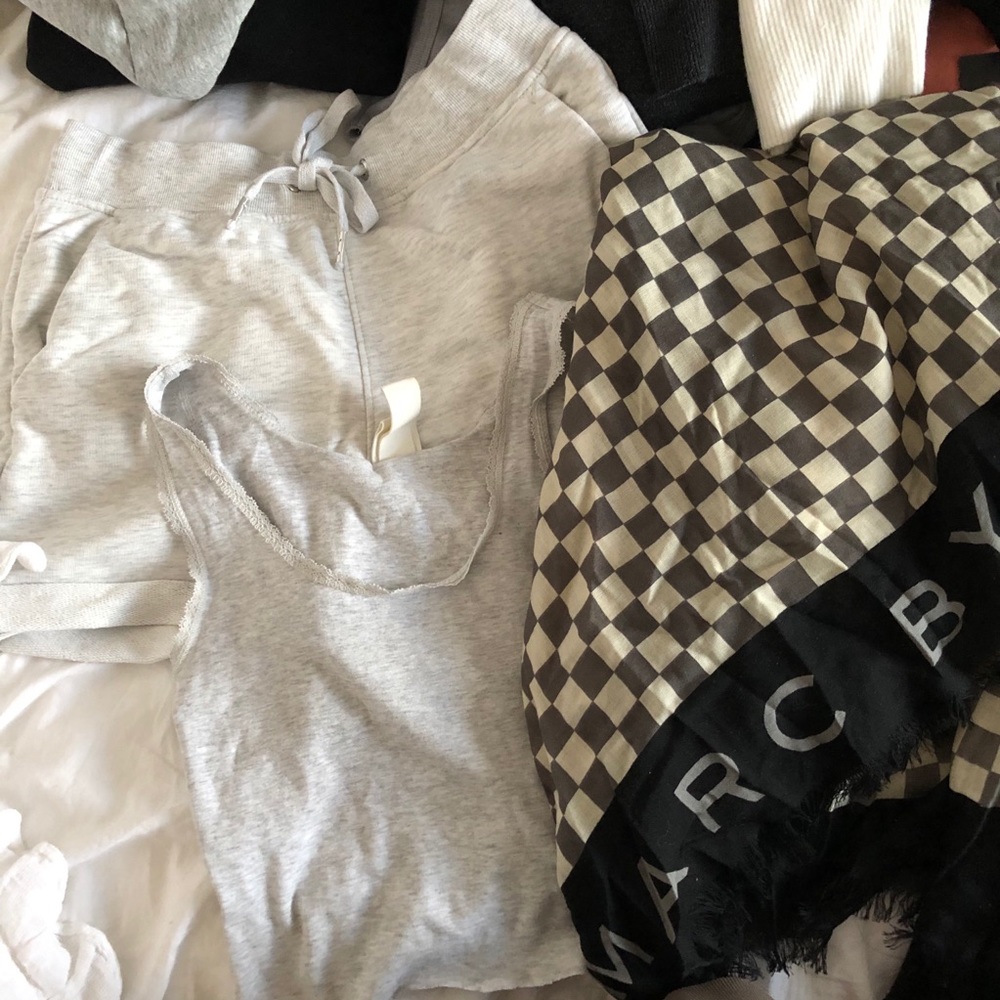 BRAND NAME CLOTHING BUNDLE (35 ITEMS) - Picture 6 of 16